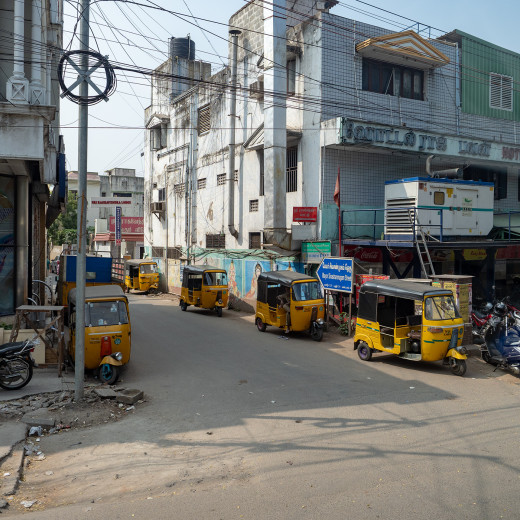 TukTuksWaiting_OM50262