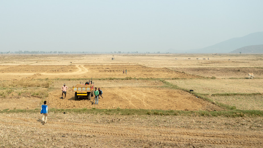 FieldWorkers_OM52380