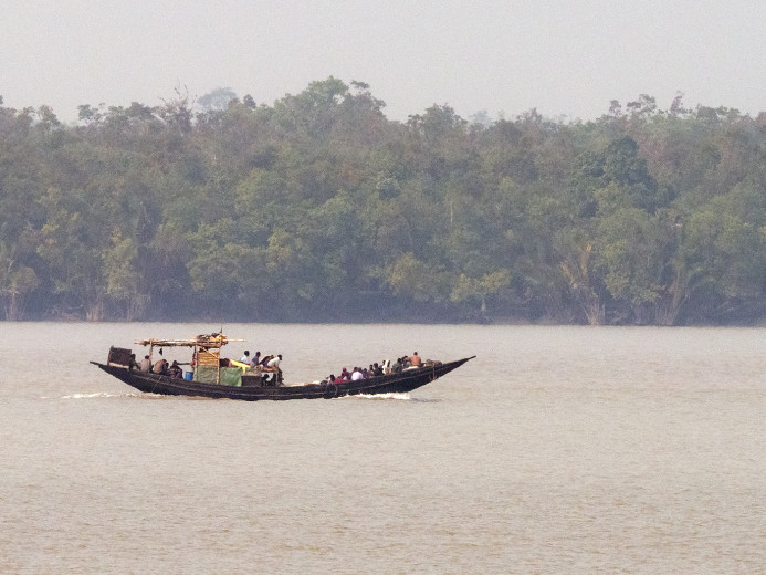 EarlyMorningPasurRiver_OM01138