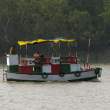WhiteGreenRedBoat_Pasur_OM01166
