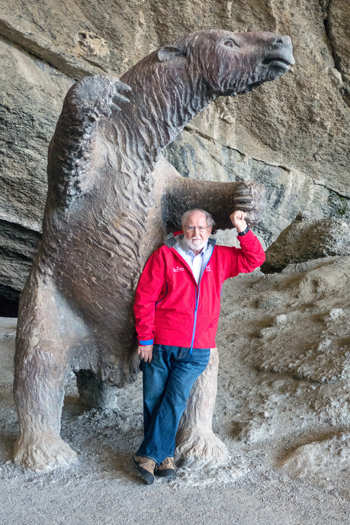 EinarAndMylodon_ZS70755