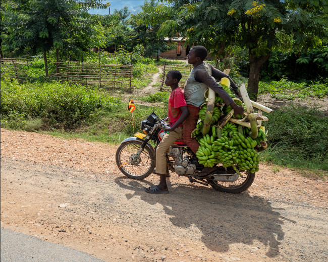 BoyManBananasBike_OM65059